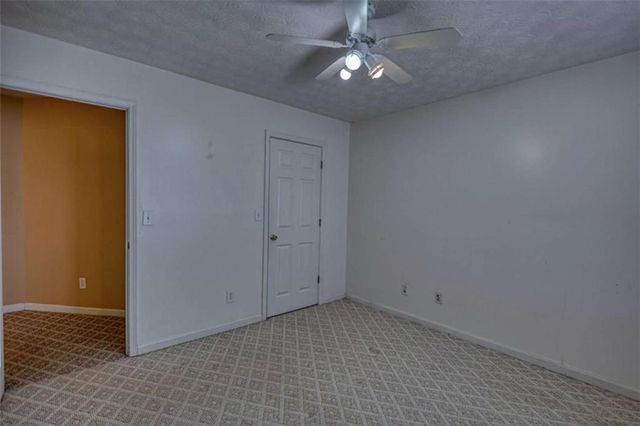 565 Ambur Lake Dr, Lawrenceville, GA 30043