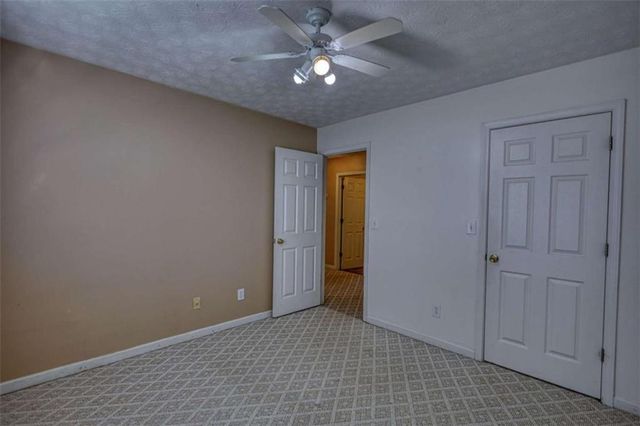 565 Ambur Lake Dr, Lawrenceville, GA 30043