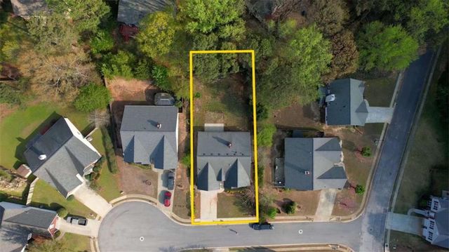 565 Ambur Lake Dr, Lawrenceville, GA 30043