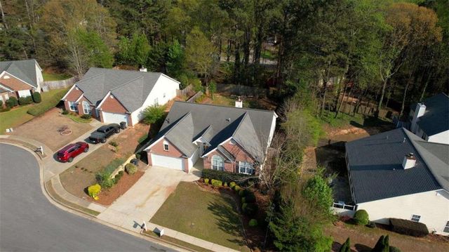 565 Ambur Lake Dr, Lawrenceville, GA 30043