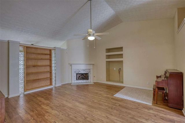 565 Ambur Lake Dr, Lawrenceville, GA 30043
