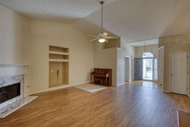 565 Ambur Lake Dr, Lawrenceville, GA 30043