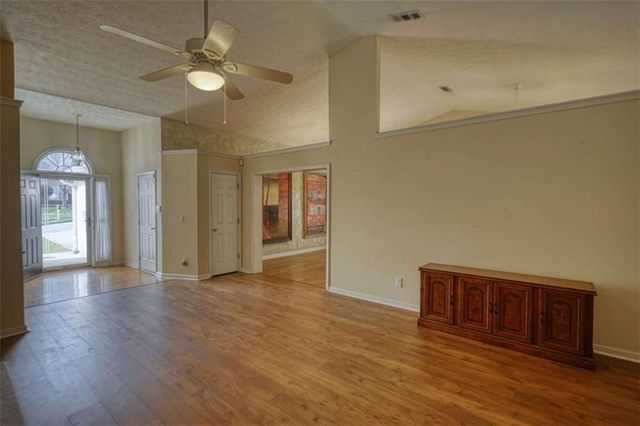 565 Ambur Lake Dr, Lawrenceville, GA 30043