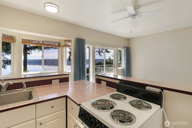 10125 Totem Way, Anderson Island, WA 98303
