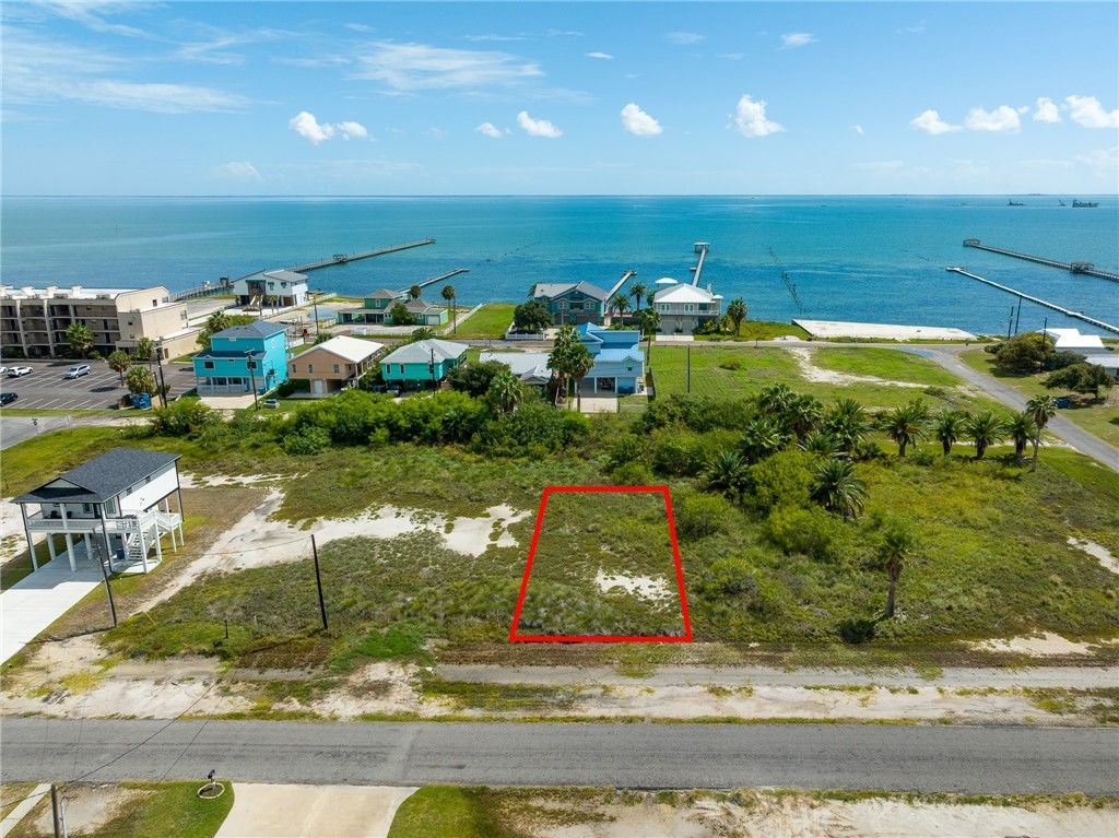 1120 S Magnolia St, Rockport, TX 78382 — photo 2
