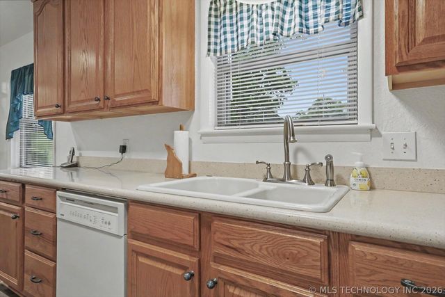 8310 S 73rd West Avenue, Tulsa, OK 74131