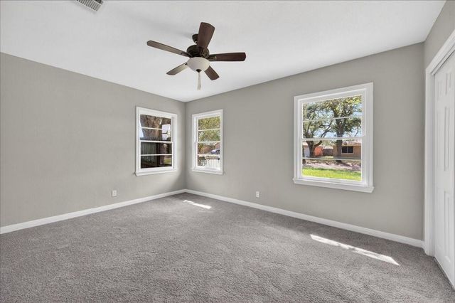 416 22nd Avenue N, Texas City, TX 77590