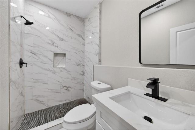 416 22nd Avenue N, Texas City, TX 77590