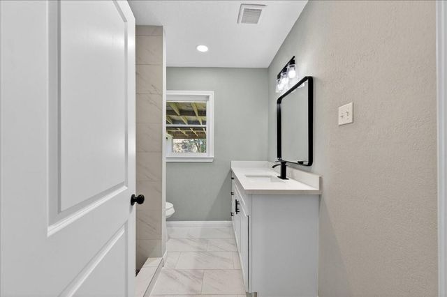 416 22nd Avenue N, Texas City, TX 77590