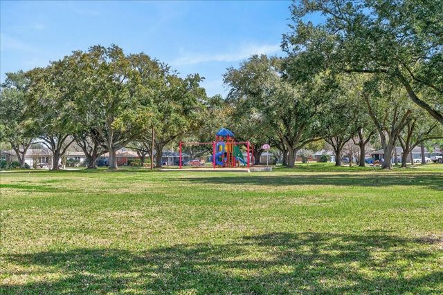 416 22nd Avenue N, Texas City, TX 77590