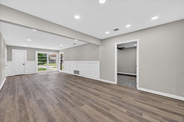 416 22nd Avenue N, Texas City, TX 77590