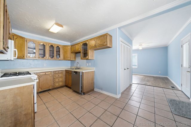1120 S Quebec Avenue, Tulsa, OK 74112
