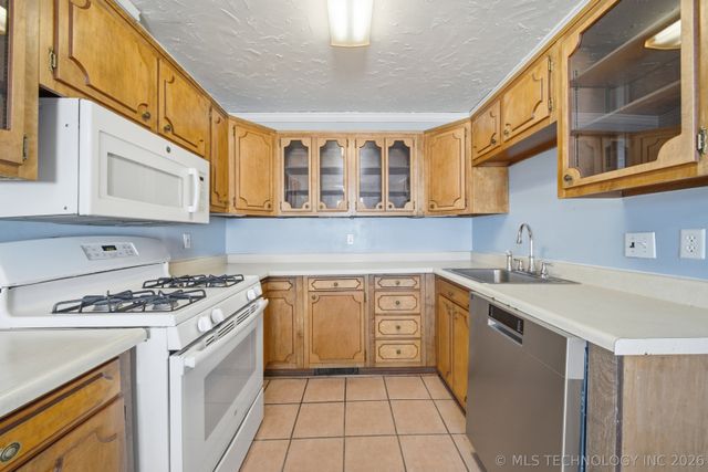 1120 S Quebec Avenue, Tulsa, OK 74112