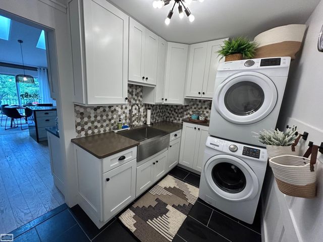 8131 Huntington Ridge Court, Washington Twp, MI 48094