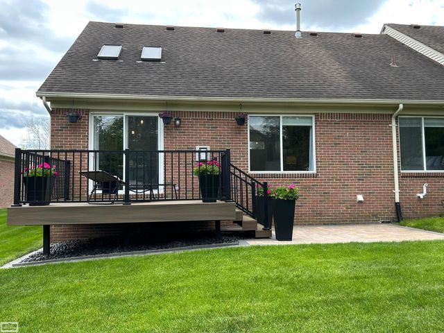 8131 Huntington Ridge Court, Washington Twp, MI 48094