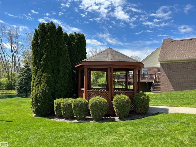 8131 Huntington Ridge Court, Washington Twp, MI 48094