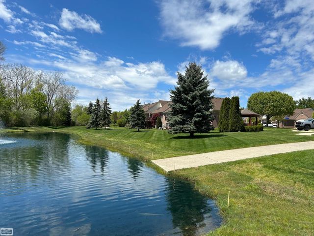 8131 Huntington Ridge Court, Washington Twp, MI 48094