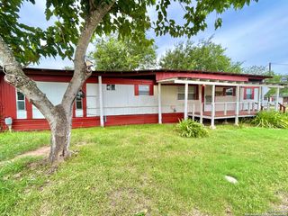 814 Palm St, Jourdanton, TX 78026