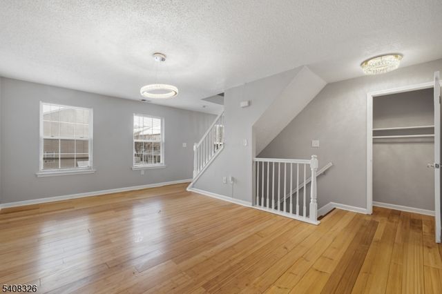 264 Matthews Dr, Newark City, NJ 07103