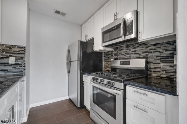 264 Matthews Dr, Newark City, NJ 07103