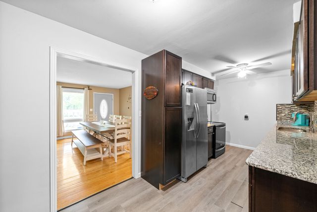 303 Hilldale Ln, Clarksville, TN 37043