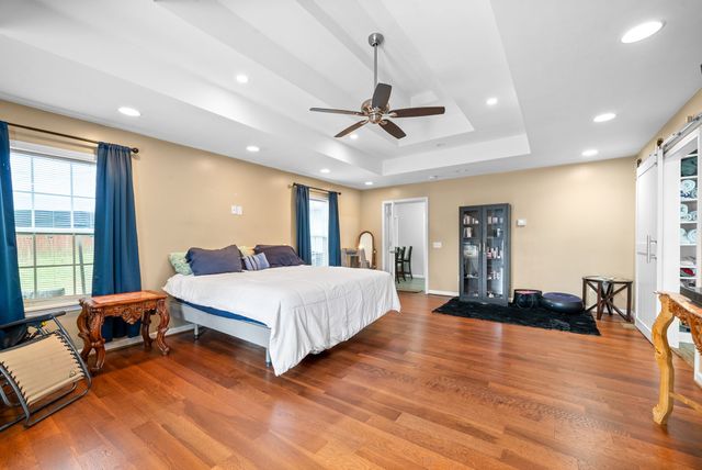 303 Hilldale Ln, Clarksville, TN 37043