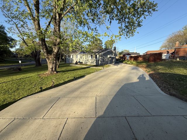 303 Hilldale Ln, Clarksville, TN 37043