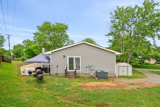 303 Hilldale Ln, Clarksville, TN 37043