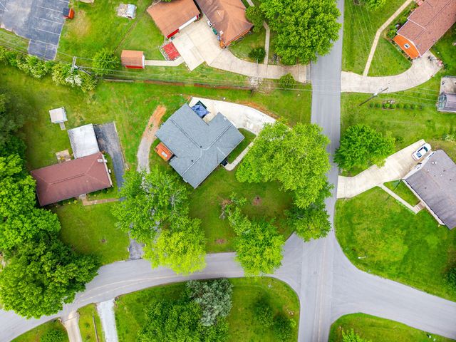 303 Hilldale Ln, Clarksville, TN 37043
