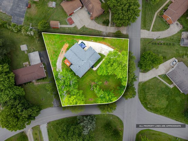 303 Hilldale Ln, Clarksville, TN 37043