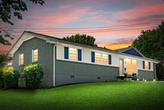 303 Hilldale Ln, Clarksville, TN 37043
