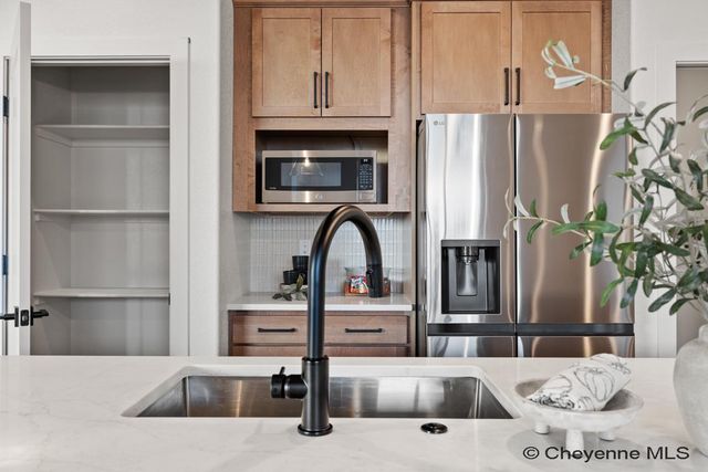 4015 FARTHING RD, Cheyenne, WY 82009