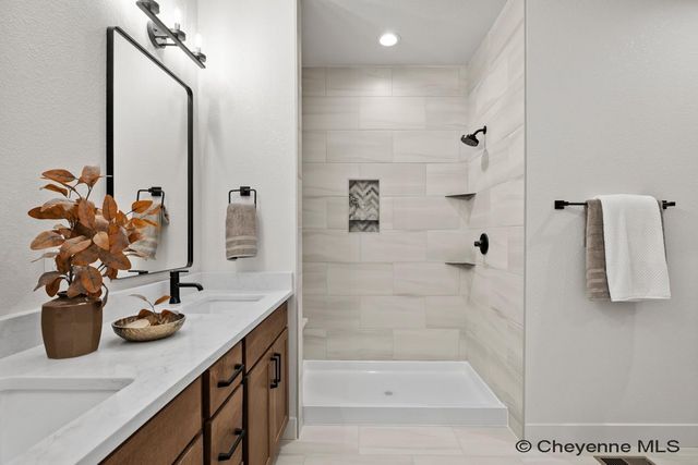 4015 FARTHING RD, Cheyenne, WY 82009