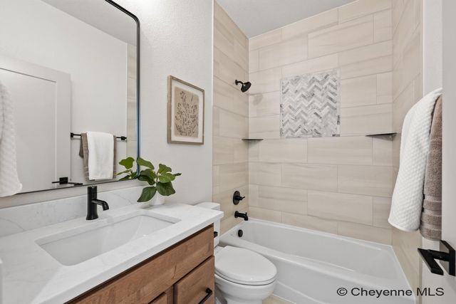 4015 FARTHING RD, Cheyenne, WY 82009