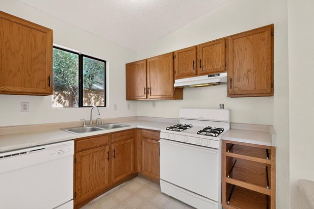 1954 Gomez Drive SW, Los Lunas, NM 87031