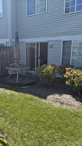 8904 W HEATHWOOD Circle 8904, Niles, IL 60714