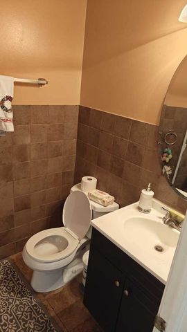 8904 W HEATHWOOD Circle 8904, Niles, IL 60714