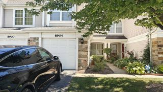 8904 W HEATHWOOD Circle 8904, Niles, IL 60714