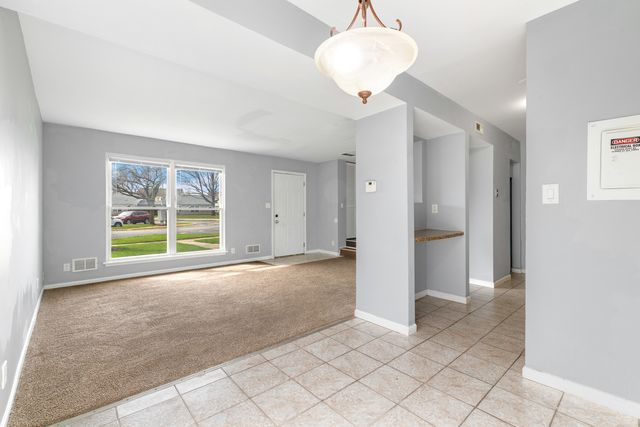 9 Fernwood Drive N, Bolingbrook, IL 60440