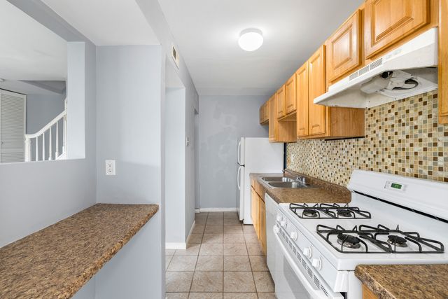9 Fernwood Drive N, Bolingbrook, IL 60440