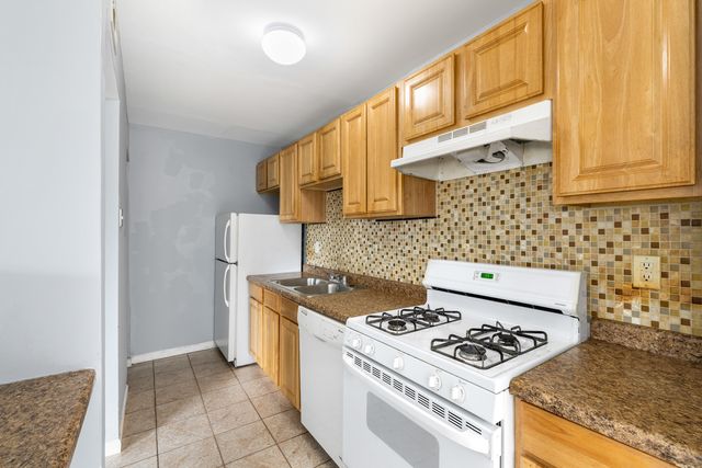 9 Fernwood Drive N, Bolingbrook, IL 60440