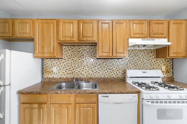 9 Fernwood Drive N, Bolingbrook, IL 60440