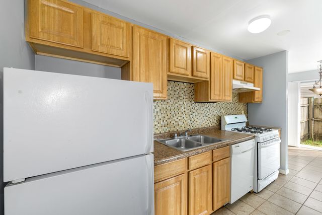 9 Fernwood Drive N, Bolingbrook, IL 60440