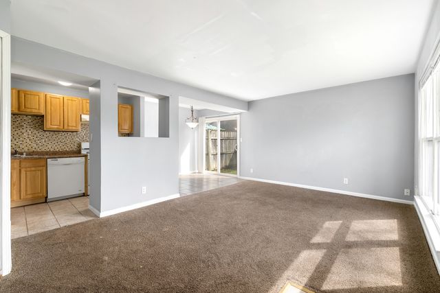 9 Fernwood Drive N, Bolingbrook, IL 60440