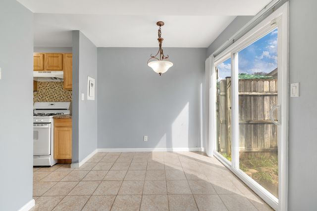 9 Fernwood Drive N, Bolingbrook, IL 60440