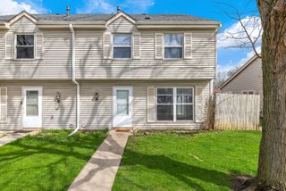9 Fernwood Drive N, Bolingbrook, IL 60440