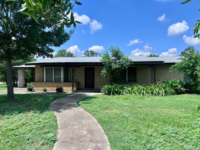 364 School Dr, Poteet, TX 78065