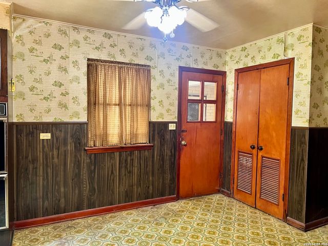 364 School Dr, Poteet, TX 78065