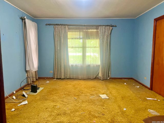 364 School Dr, Poteet, TX 78065