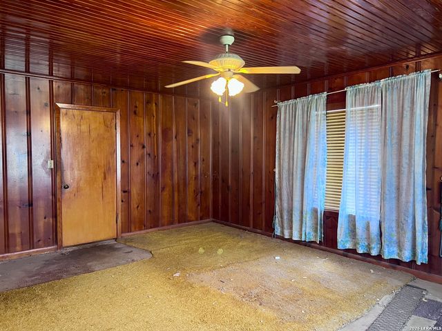 364 School Dr, Poteet, TX 78065